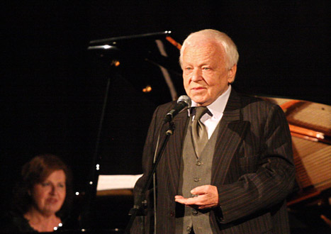 Marian Opania